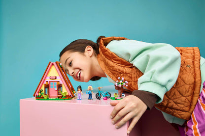 DISPONIBILE DA GIUGNO 2026 - 42682 LEGO - Friends - Cabina glamping nella natura