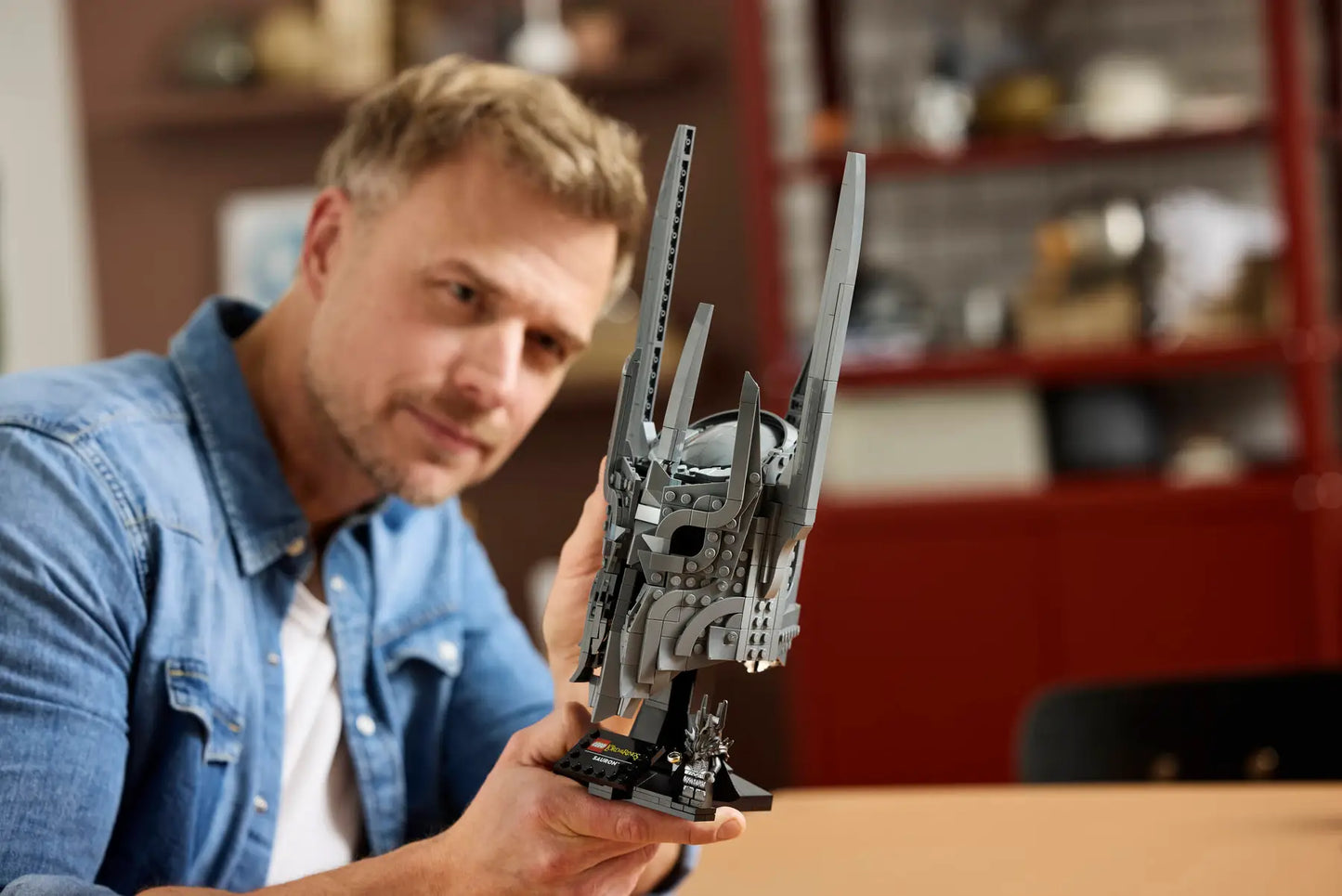 11373 LEGO ICONS - Il Signore degli Anelli: Elmo di Sauron