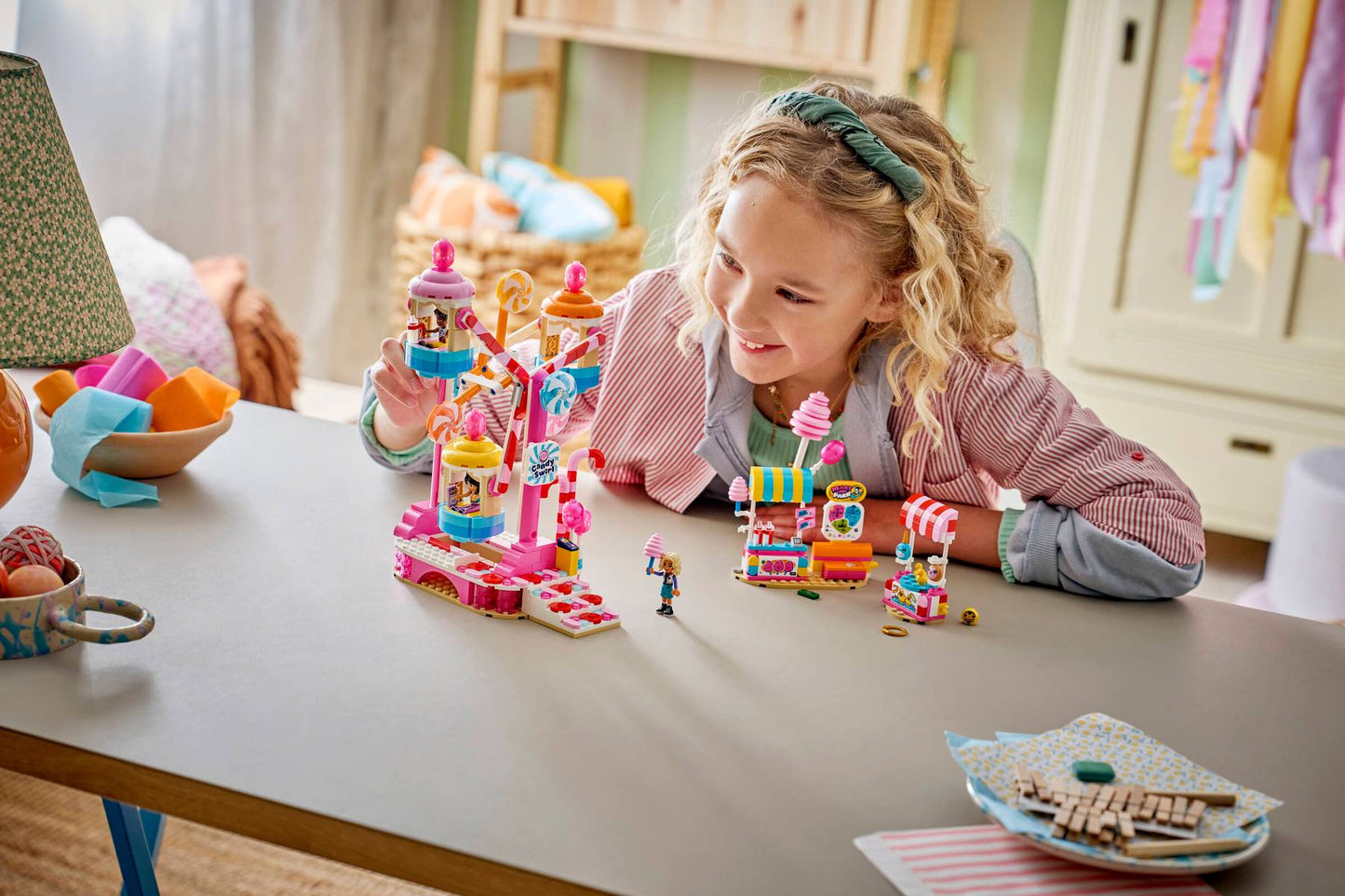 DISPONIBILE DA GIUGNO 2026 - 42700 LEGO - Friends - Ruota panoramica Dolci e Cupcake