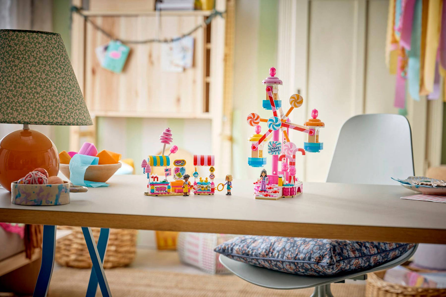 DISPONIBILE DA GIUGNO 2026 - 42700 LEGO - Friends - Ruota panoramica Dolci e Cupcake