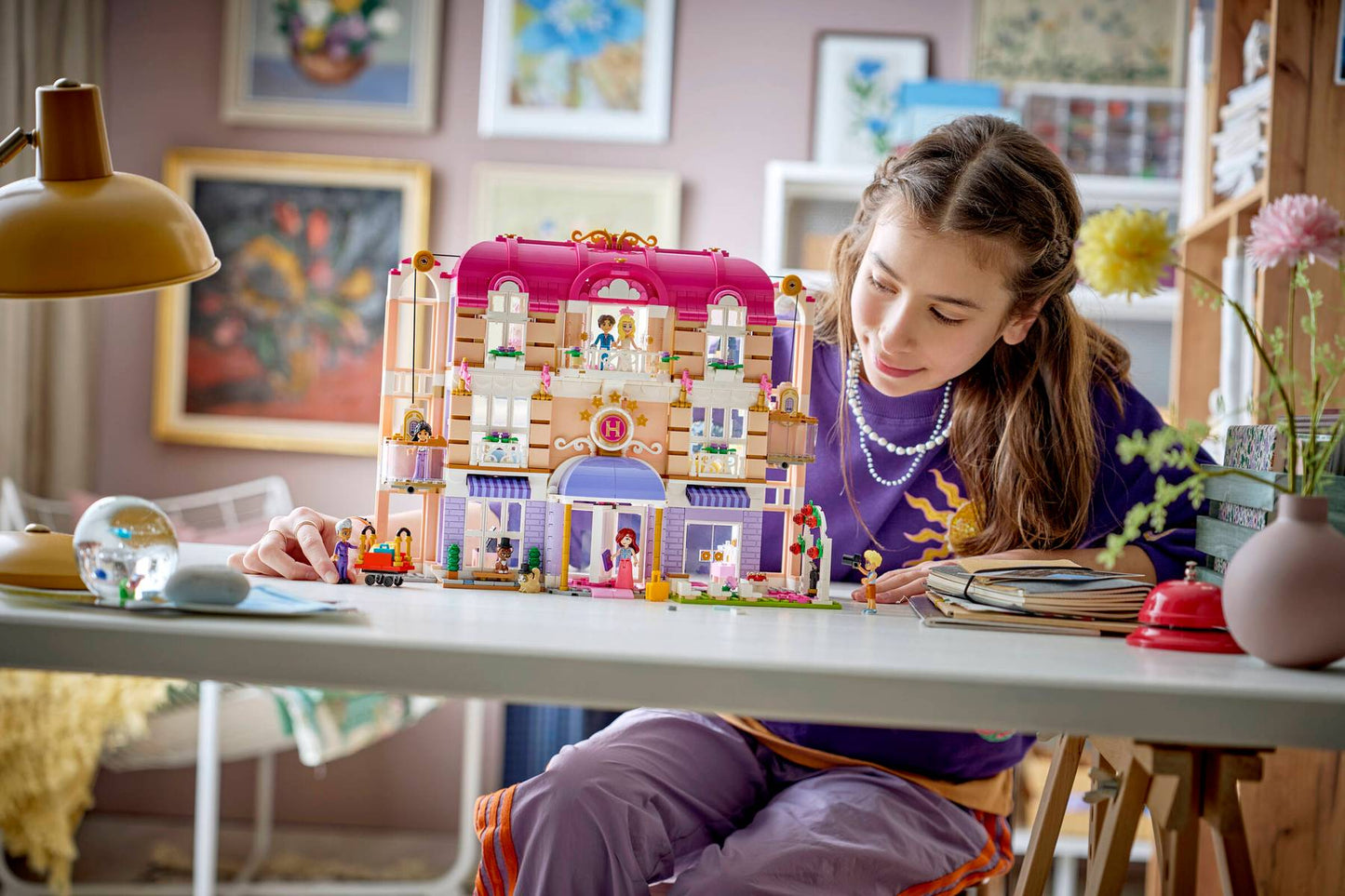DISPONIBILE DA GIUGNO 2026 - 42704 LEGO - Friends - Grand Hotel di Heartlake City