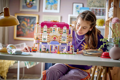 DISPONIBILE DA GIUGNO 2026 - 42704 LEGO - Friends - Grand Hotel di Heartlake City