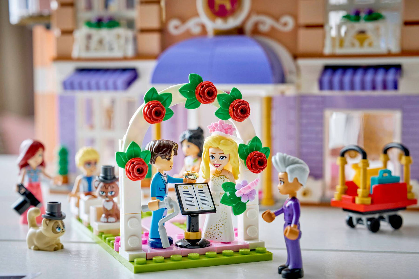 DISPONIBILE DA GIUGNO 2026 - 42704 LEGO - Friends - Grand Hotel di Heartlake City