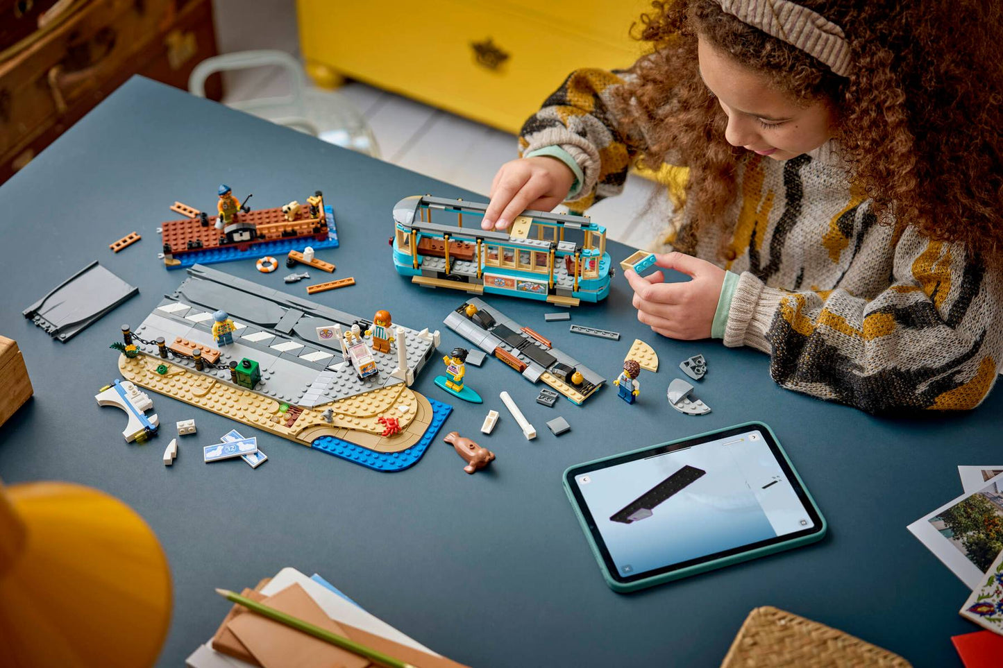 DISPONIBILE DA GIUGNO 2026 - 60506 LEGO City - Tram classico della spiaggia