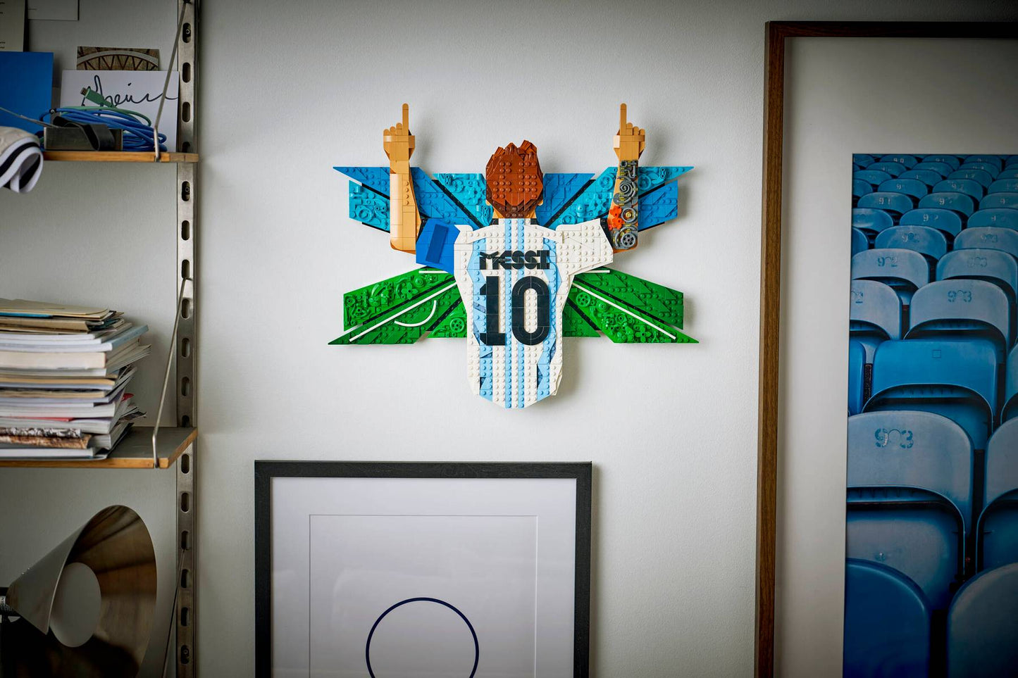 DISPONIBILE DA GIUGNO 2026 - 43018 LEGO Editions - Lionel Messi – Celebrazione