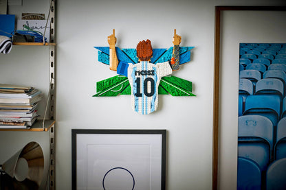 DISPONIBILE DA GIUGNO 2026 - 43018 LEGO Editions - Lionel Messi – Celebrazione