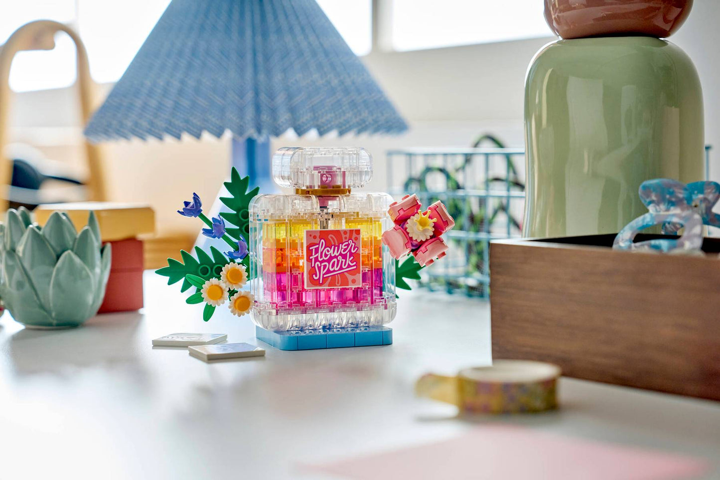 DISPONIBILE DA GIUGNO - 31383 LEGO Creator - Boccetta di profumo con decorazione floreale