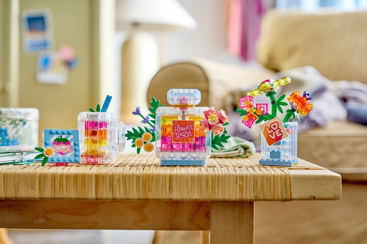 DISPONIBILE DA GIUGNO - 31383 LEGO Creator - Boccetta di profumo con decorazione floreale