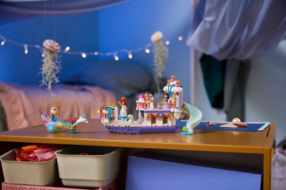 DISPONIBILE DA GIUGNO 2026 - 43299 LEGO Disney - La barca nuziale di Ariel