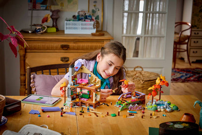 DISPONIBILE DA GIUGNO 2026 - 42705 LEGO - Friends - Baita nella foresta autunnale